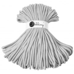 <span class="title-color">HELLGRAU</span><br>Bobbiny 9mm<br><span class="title-second-line">Jumbo Baumwollkordel 100m</span> <span class="title-color">HELLGRAU</span><br>Bobbiny 9mm<br><span class="title-second-line">Jumbo Baumwollkordel 100m</span>